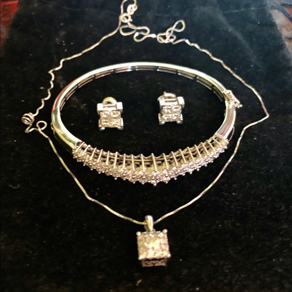 Set of diamond bracelet, earrings and necklace.